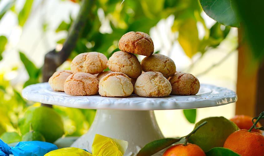 Biscotti e cioccolatini - Amaretti Morbidi Ricetta Tradizionale di Sassello