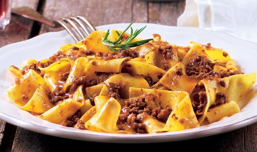 Piatti veloci pronti in un attimo - Pappardelle al Rag&ugrave; di Cervo