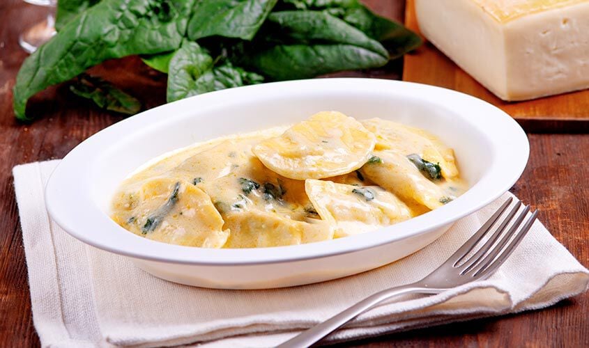 Ristopiatti: i primi piatti gourmet - "I RistopiattiMezzelune con Salsa ai Formaggi e Spinaci