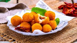 Stuzzichini per aperitivo e finger food - Mozzarelline Impanate con Cuore di Pomodori Secchi