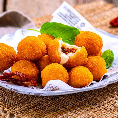 Stuzzichini per aperitivo e finger food - Mozzarelline Impanate con Cuore di Pomodori Secchi