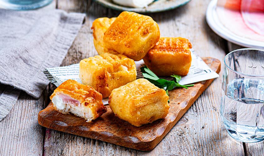 Stuzzichini per aperitivo e finger food - Mini Mozzarella in Carrozza con Prosciutto in Pastella