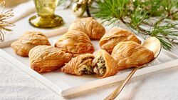 Stuzzichini per aperitivo e finger food - Mini Sfogliatelle Salsiccia e Friarielli