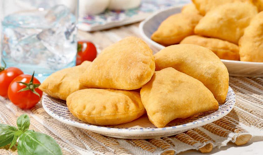 Stuzzichini per aperitivo e finger food - Panzerotti Mozzarella e Pomodoro