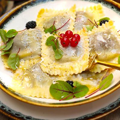 Primi e Sughi - Ravioloni al Cervo