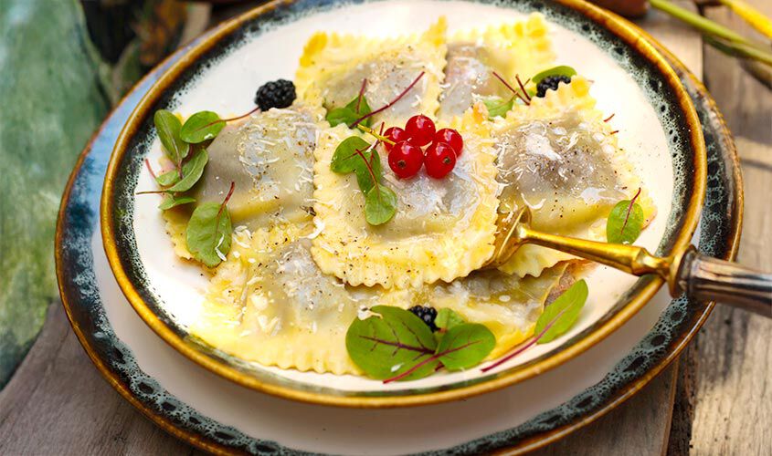 Primi e Sughi - Ravioloni al Cervo