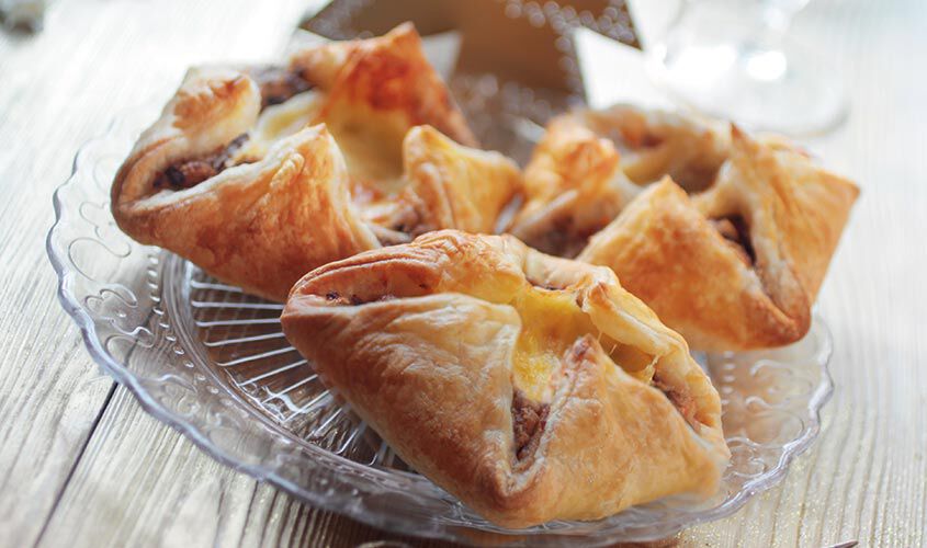 Stuzzichini per aperitivo e finger food - Le Sfogliatine Radicchio e Brie