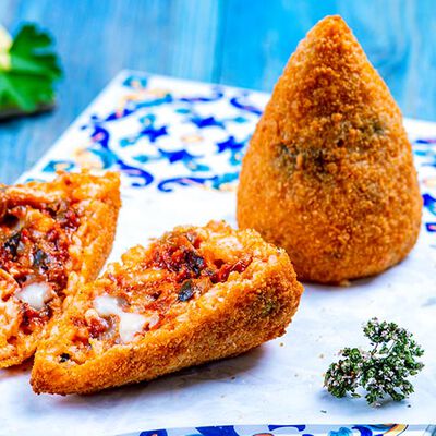 Stuzzichini per aperitivo e finger food - Maxi Arancino alla Norma