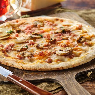 Pizze - Pizza salsiccia, funghi e "Montasio DOP"
