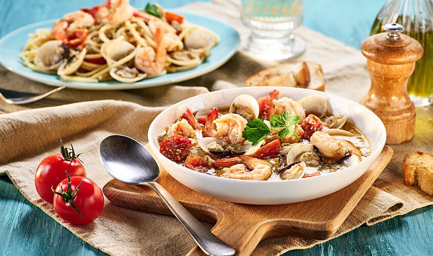 Specialit&agrave; di pesce - Delizie di Mare con Mazzancolle e Vongole