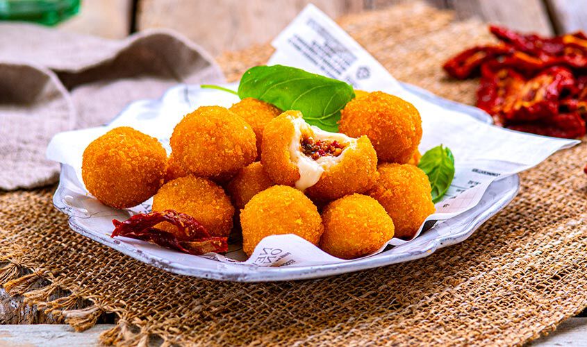 Stuzzichini per aperitivo e finger food - Sc. 50% Mozzarelline Impanate con Cuore di Pomodori Secchi