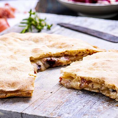 Pane e prodotti da forno - Pizza Focaccia Radicchio, Speck e Provola