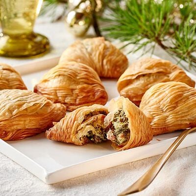 Stuzzichini per aperitivo e finger food - Mini Sfogliatelle Salsiccia e Friarielli