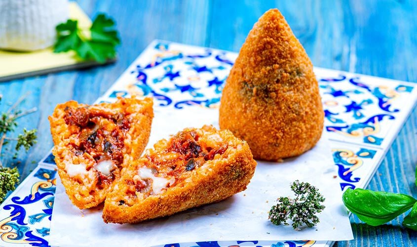 Stuzzichini per aperitivo e finger food - Maxi Arancino alla Norma