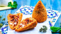 Stuzzichini per aperitivo e finger food - Maxi Arancino alla Norma
