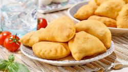 Stuzzichini per aperitivo e finger food - Panzerotti mozzarella e pomodoro