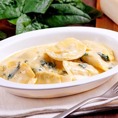 Ristopiatti: i primi piatti gourmet - "I RistopiattiMezzelune con Salsa ai Formaggi e Spinaci