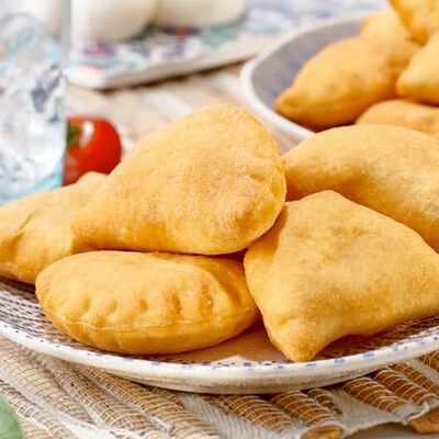 Stuzzichini per aperitivo e finger food - Panzerotti mozzarella e pomodoro