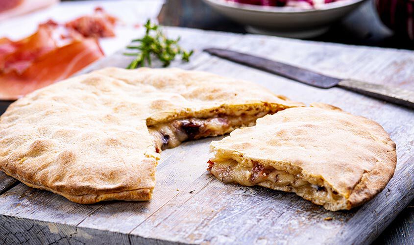 Pizza Focaccia Radicchio, Speck e Provola