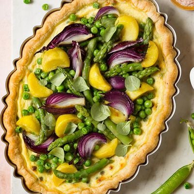 Torta rustica primavera con piselli, asparagi, cipolla rossa e patate Bofrost