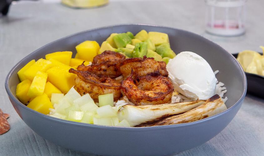 Pokè con gamberoni, avocado, mango e maionese al wasabi Bofrost