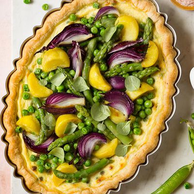 Torta rustica primavera con piselli, asparagi, cipolla rossa e patate Bofrost