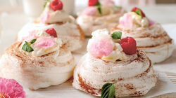 Mini Pavlova ai Lamponi e Petali di Rosa - Maggio 2026 Bofrost