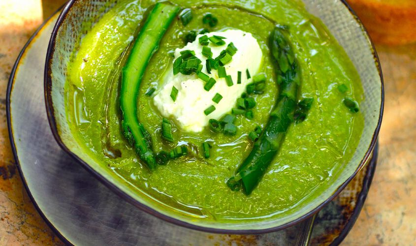 Crema di Asparagi con Quenelle di Robiola ed Erba Cipollina Bofrost