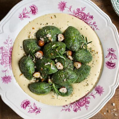 Quenelle di ricotta e spinaci su crema di cannellini e ceci Bofrost
